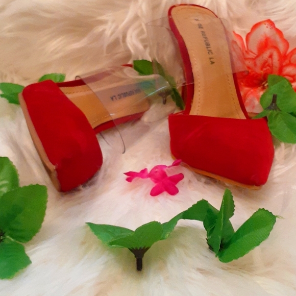 Heels - Picture 3 of 3